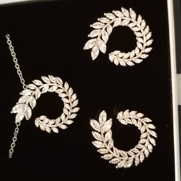 Bridal or Bridesmaid CZ/White GF Gift Set of Earrings and Necklace - Picture 2 of 6